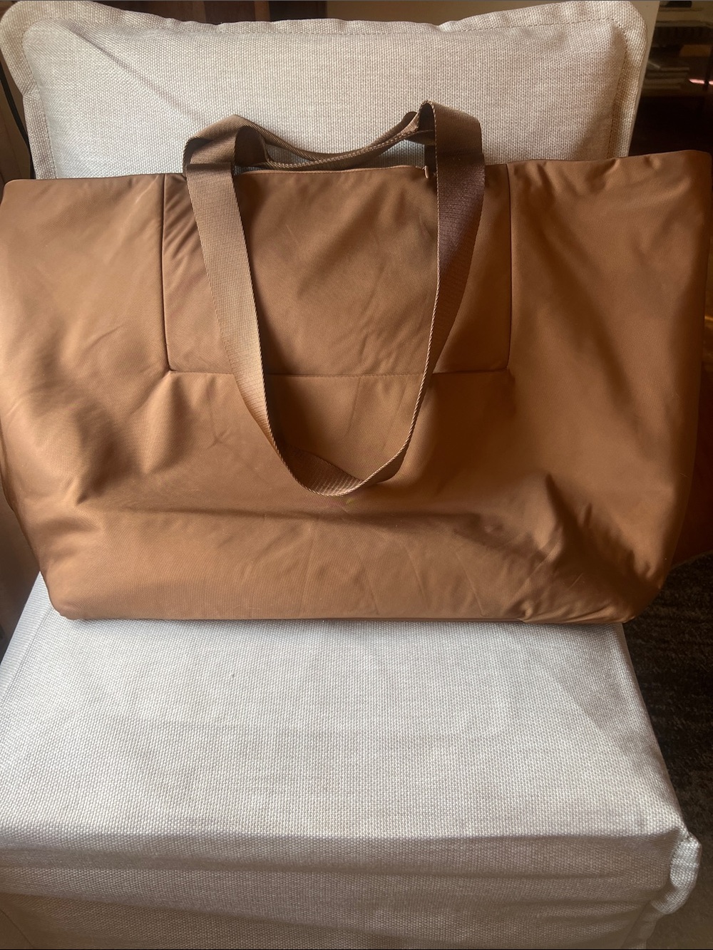 Away large featherweight tote in amaro brown